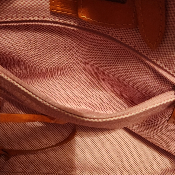 Dooney and Bourke Mustard Yellow Large Patent Leather Cindy Tote - Picture 12 of 16